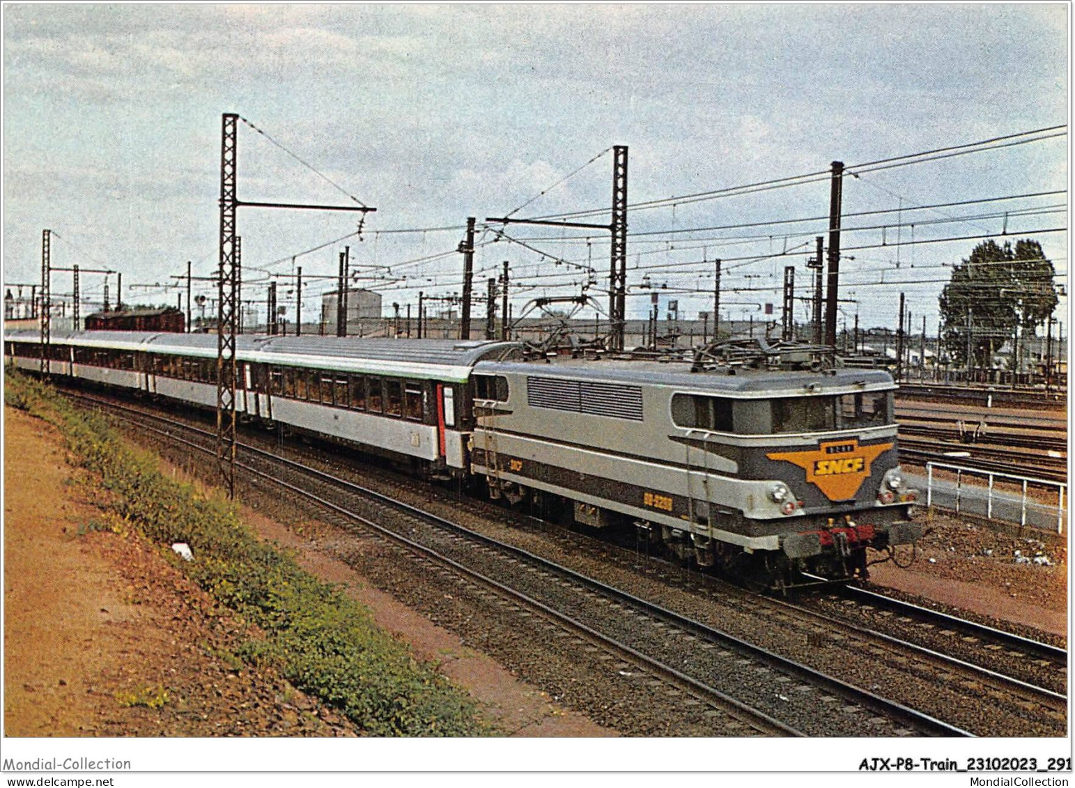 AJXP8-0877 - TRAIN - BB9288 - Nouvelle Livree Et L'exp 4069 Paris-Austerlitz - Eisenbahnen