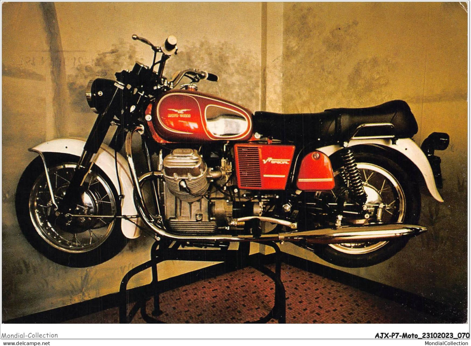 AJXP7-0707 - MOTO - MOTO GUZZI - V7 Special 750 Cc - Motorfietsen