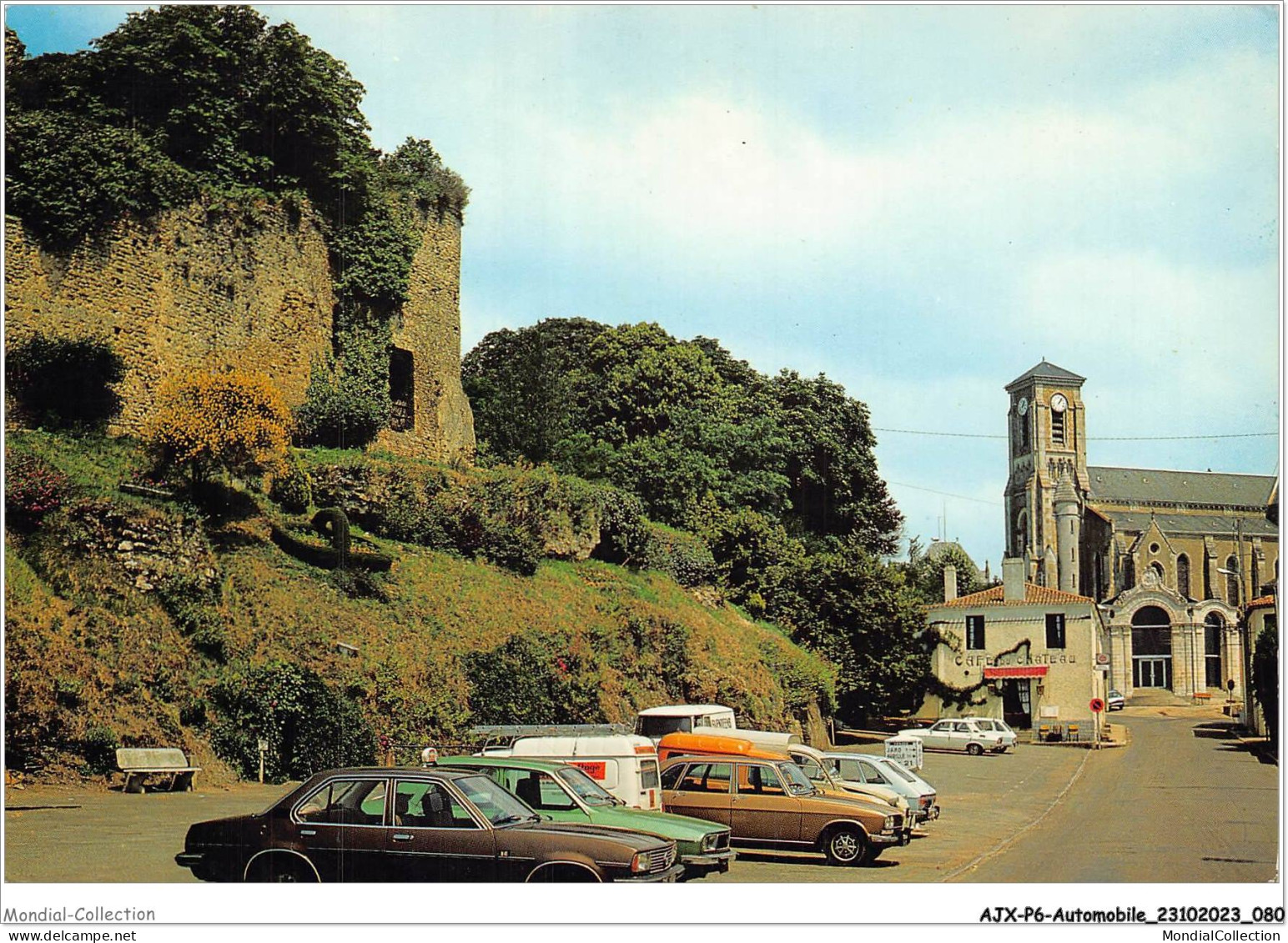 AJXP6-0614 - AUTOMOBILE - TALMONT-SAINT-HILAIRE - La Place Du Chateau - Autobus & Pullman