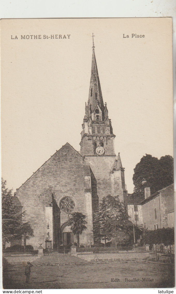 La Mothe Saint-Heray 79   Carte Non Circulée _La Place De L'Eglise Et Monument - Chalon Sur Saone