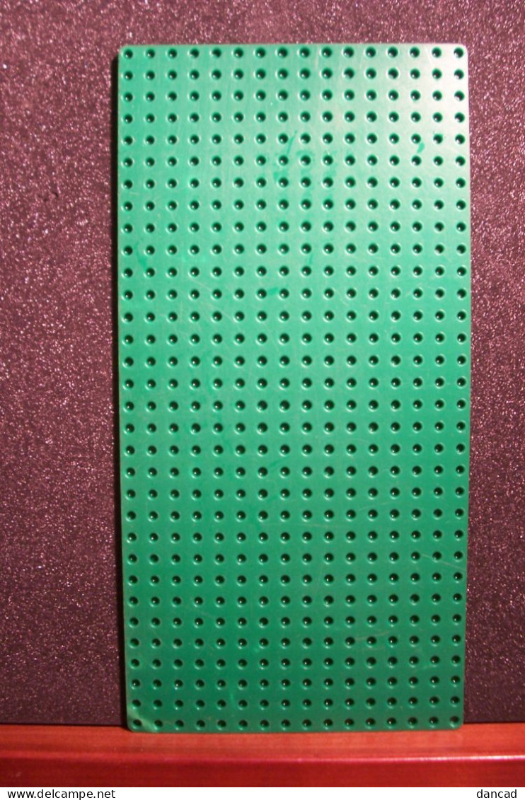 LOT De DEUX  PLAQUES - LEGO - 255X125 Mm (  C . Lego Group ) - OCCASION -( Pas De Reflet Sur L'original ) - Non Classés