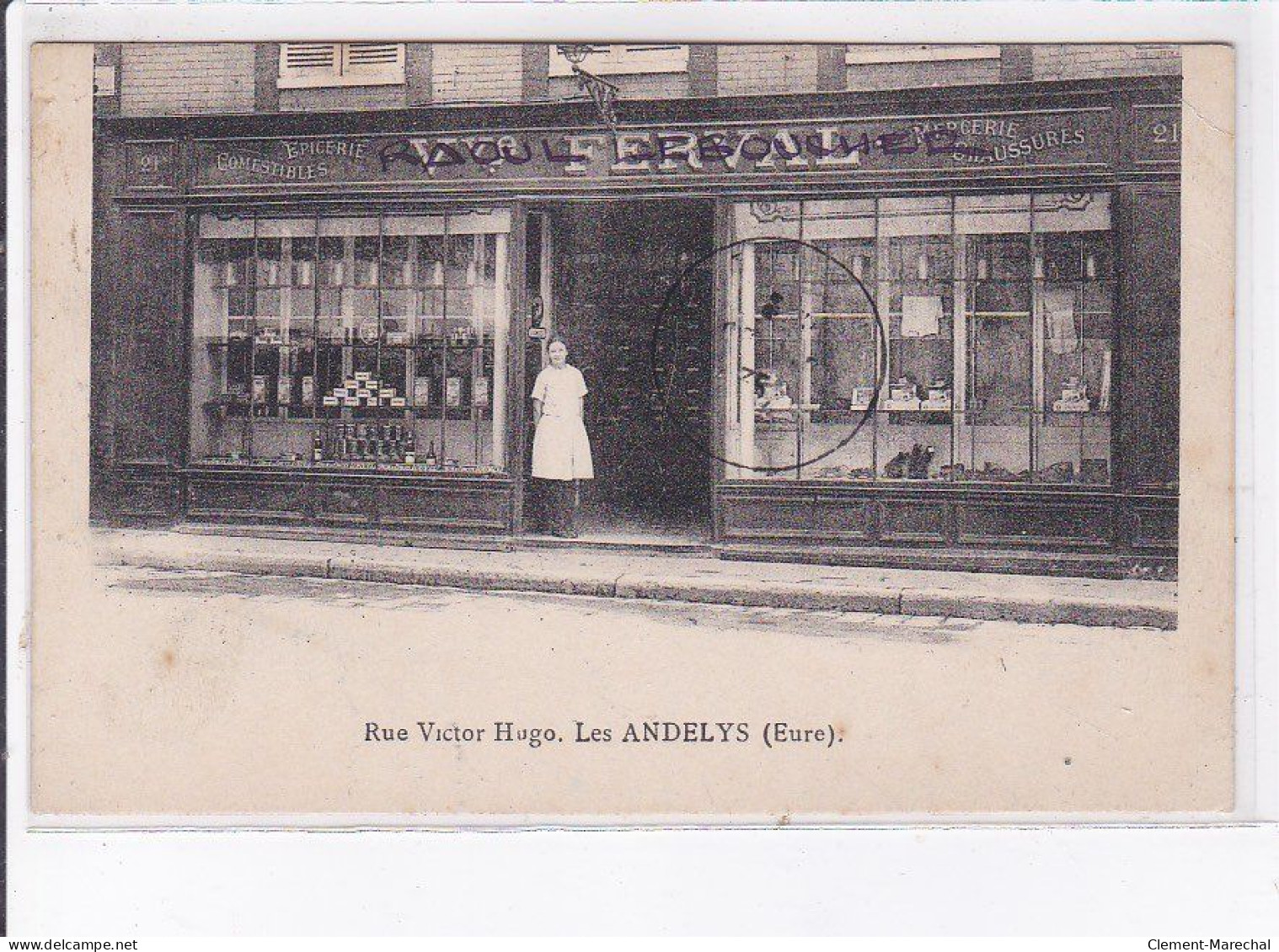 LES ANDELYS: Rue Victor Hugo, épicerie Vve Ferval, Mercerie, Chaussures - état - Le Neubourg