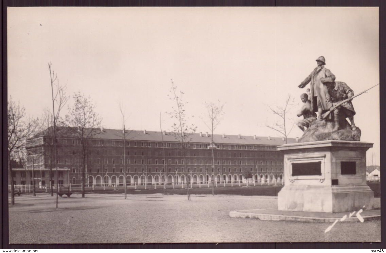 PAU CASERNE BERNADOTTE - Barracks