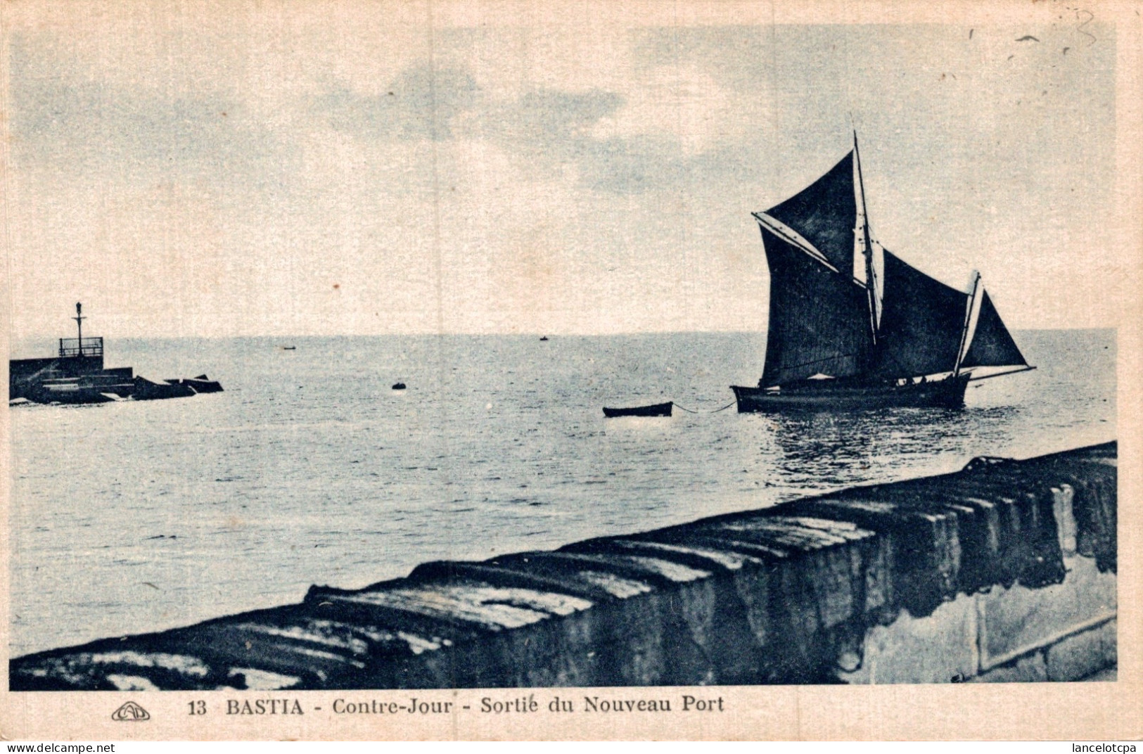 20 - BASTIA / CONTRE JOUR - SORTIE DU NOUVEAU PORT - Bastia