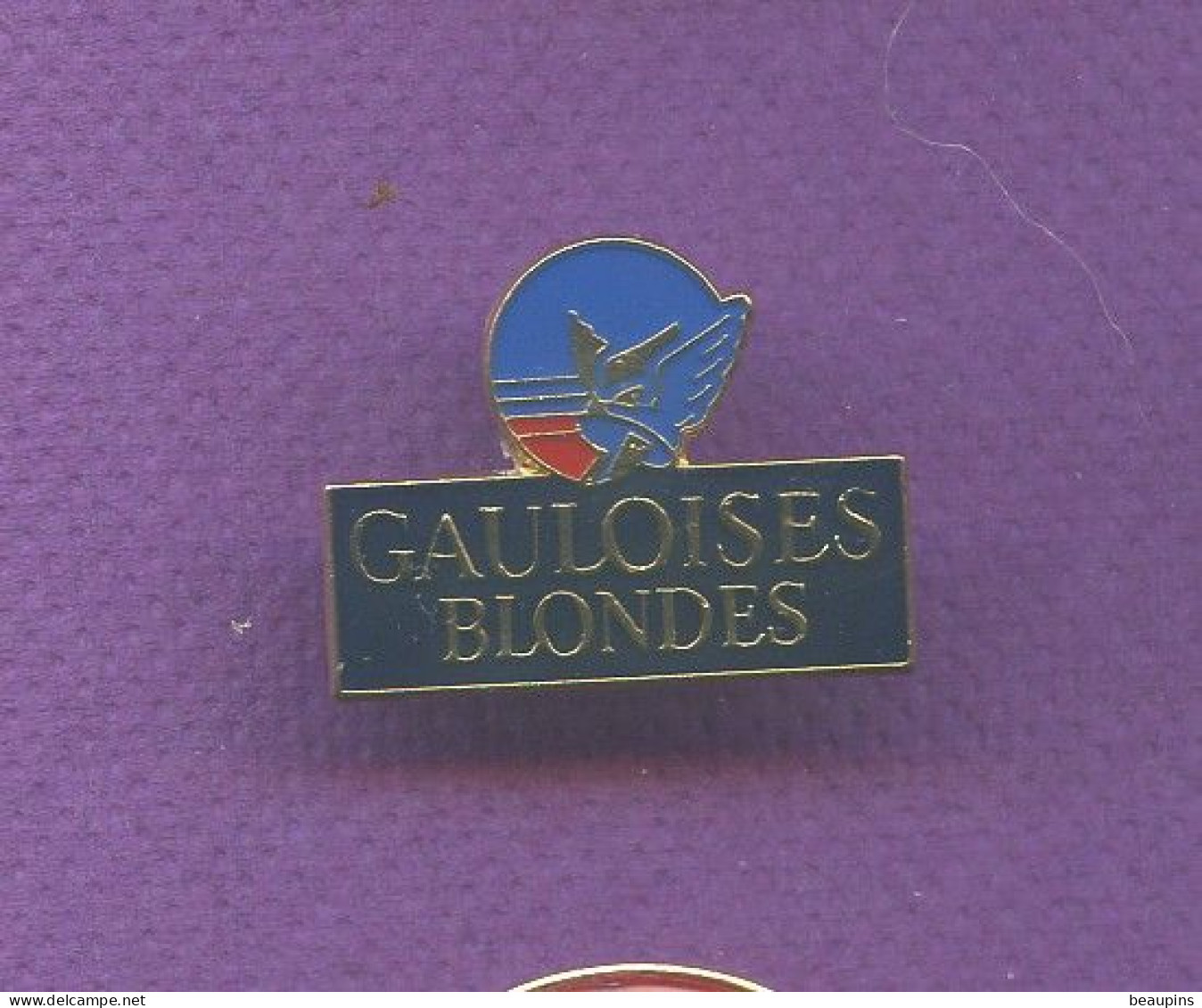 Rare Pins  Cigarettes  Gauloises  T152 - Trademarks