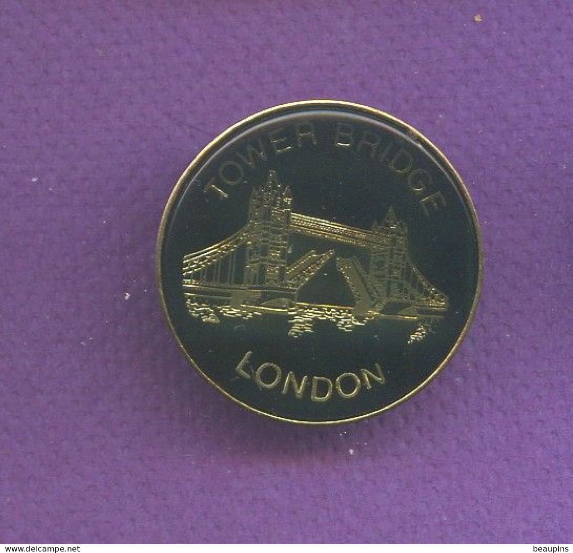 Rare Pins Londres Angleterre Tower Bridge London Les Traces Sont Causées La  Lumiere  T156 - Steden