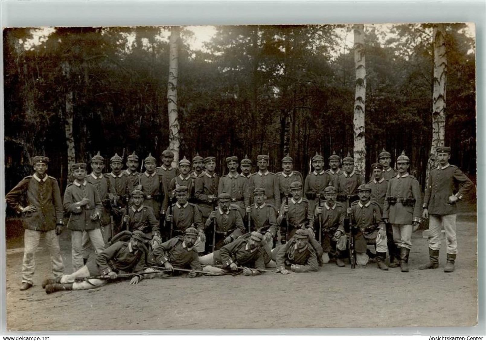 39870606 - Ein Trupp Landser In Uniform Mit Pickelhaube Und Karabiner - Oorlog 1914-18