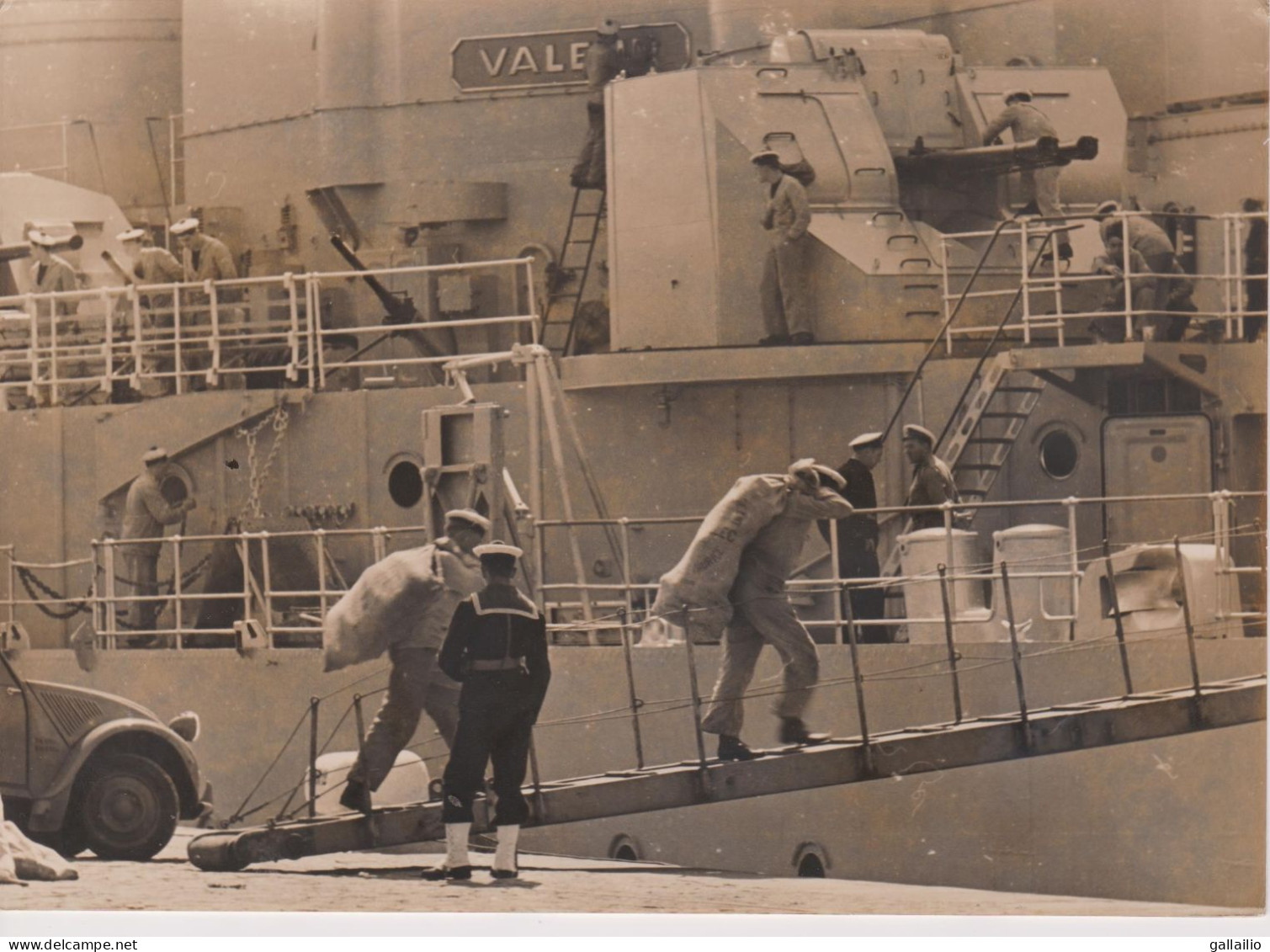 PHOTO PRESSE DEPART DU JEAN BART POUR LE DANEMARK PHOTO A D P MAI 1955 FORMAT 13 X 18 CMS - Schiffe