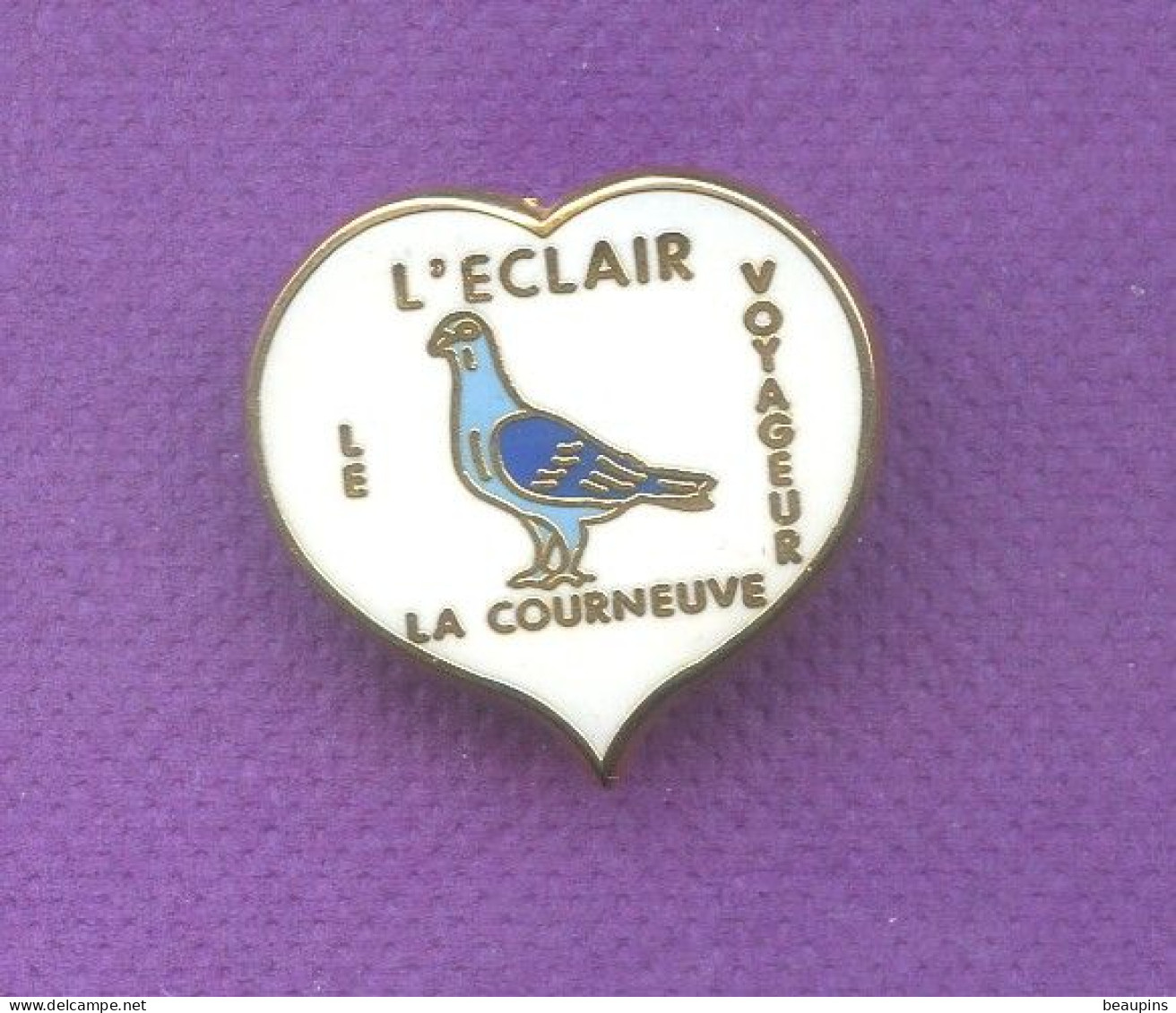 Rare Pins  Pigeon La Courneuve Coeur   Zamac  T160 - Animaux