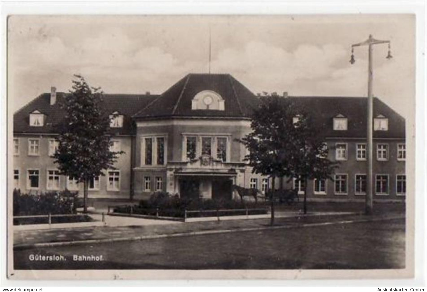 39064906 - Guetersloh Mit Bahnhof Gelaufen, Mit Marke Und Stempel Von 1930. Leicht Buegig, Leicht Fleckig, Sonst Gut Er - Guetersloh