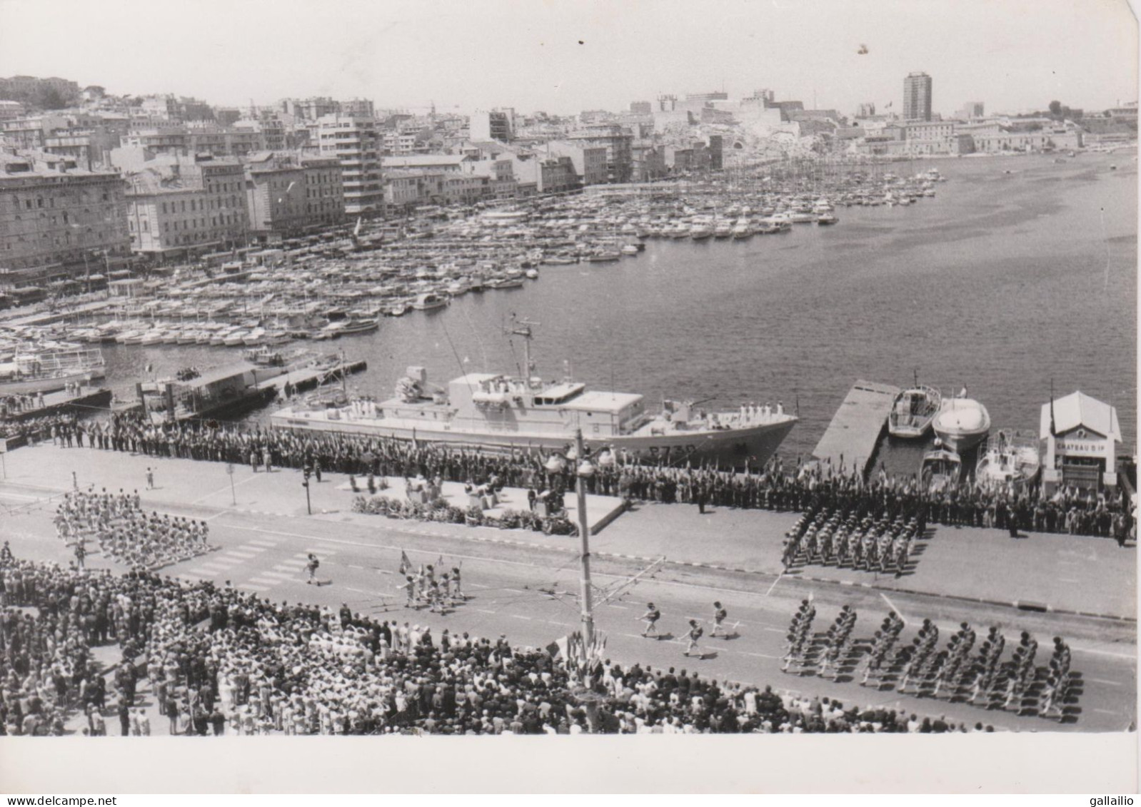 PHOTO PRESSE CEREMONIE POUR LE RETOUR DES CORPS TUES EN INDOCHINE A MARSEILLE JUILLET 1970 FORMAT 13 X 18 CMS - Boats