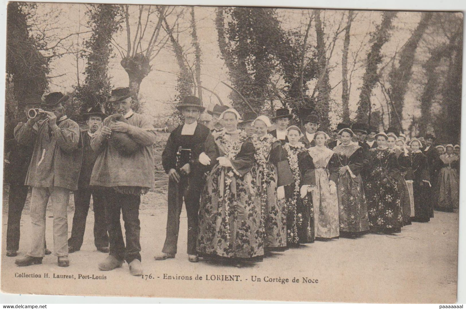 LE POULDU  UN CORTEGE DE NOCE REVENANT DE CLOHARS - Le Pouldu