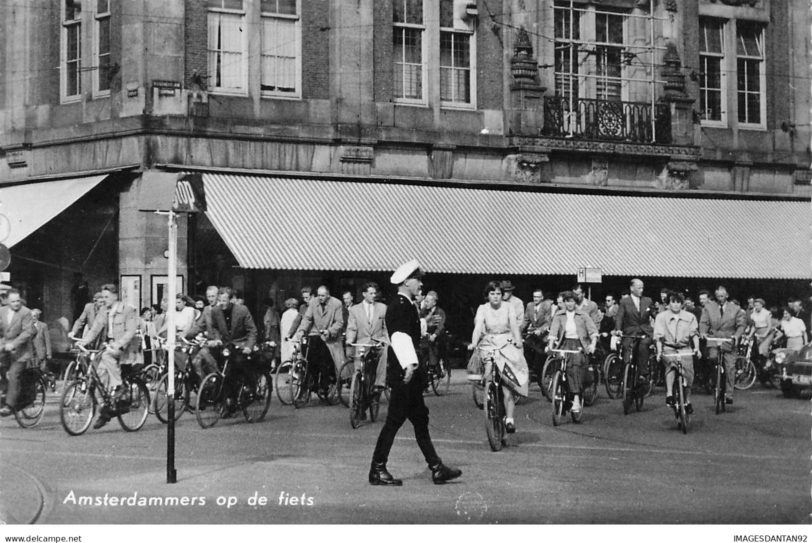 PAYS BAS HOLLANDE #MK39162 AMSTERDAMMERS OP DE FIETS VELOS - Amsterdam