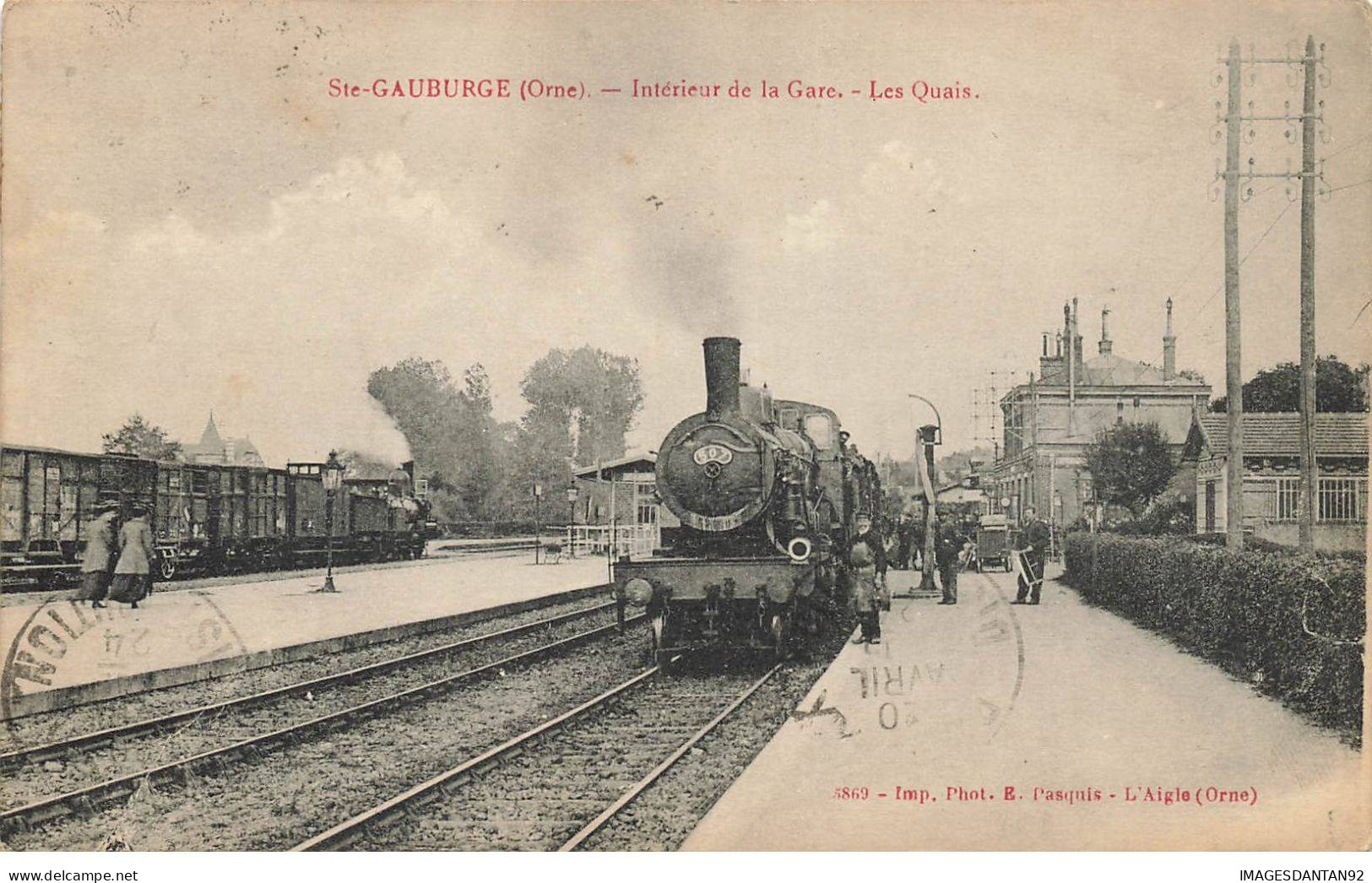 61 SAINTE GAUBURGE #MK33524 INTERIEUR DE LA GARE LES QUAIS TRAIN LOCOMOTIVE - Autres & Non Classés