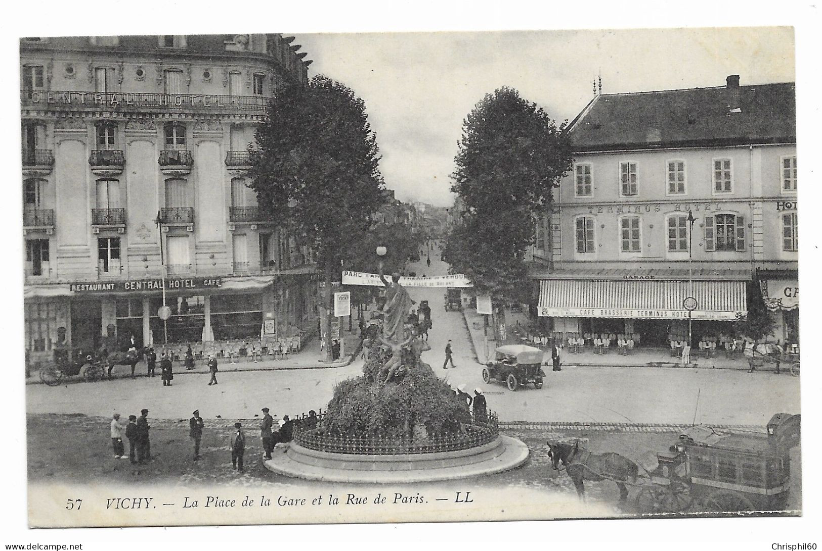 CPA - VICHY - La Place De La Gare Et La Rue De Paris - Central Hôtel Café Restaurant - Belle Animation - - Vichy