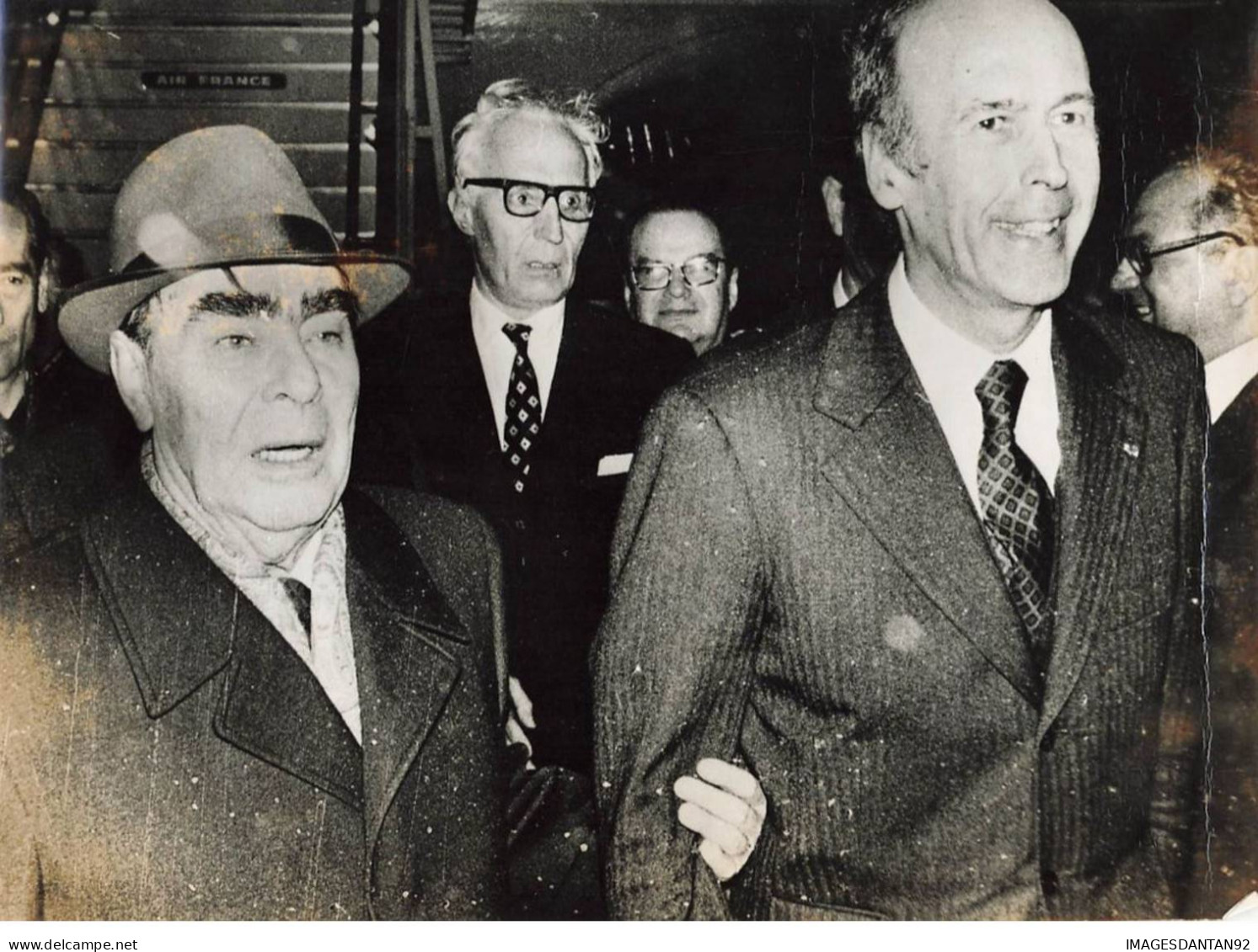 RUSSIE  #PP1265 MOSCOU LE PRESIDENT VALERY GISCARD D ESTAING ACCEUILLI PAR LEONID BREJNEV DU PARTI COMMUNISTE URSS - Sonstige & Ohne Zuordnung