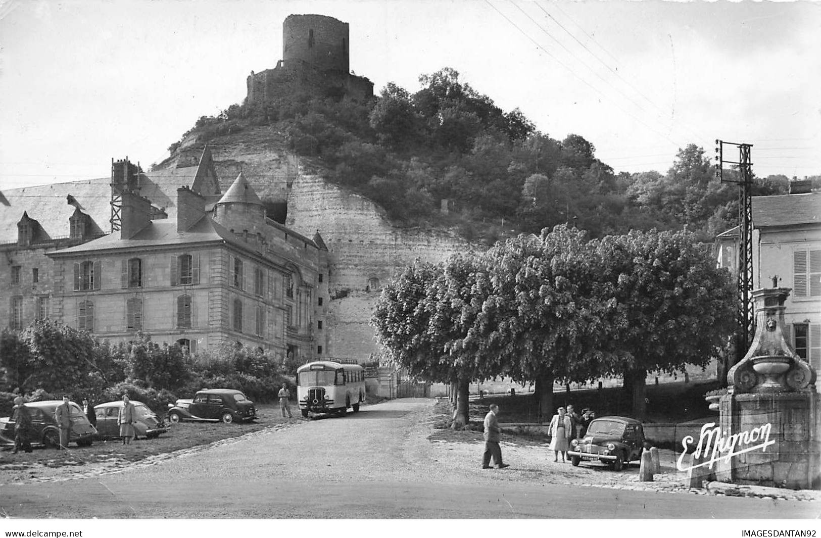 95 LA ROCHE GUYON #MK42966 LE CHATEAU LE DONJON ET LA VIEILLE FONTAINE AUTOBUS CAR - La Roche Guyon