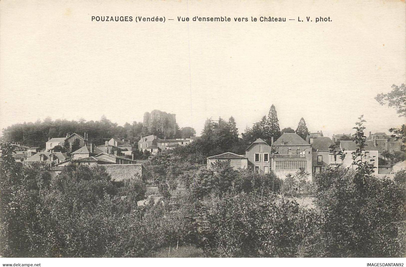 85 POUZAUGES #MK42929 VUE D ENSEMBLE VERS LE CHATEAU - Pouzauges