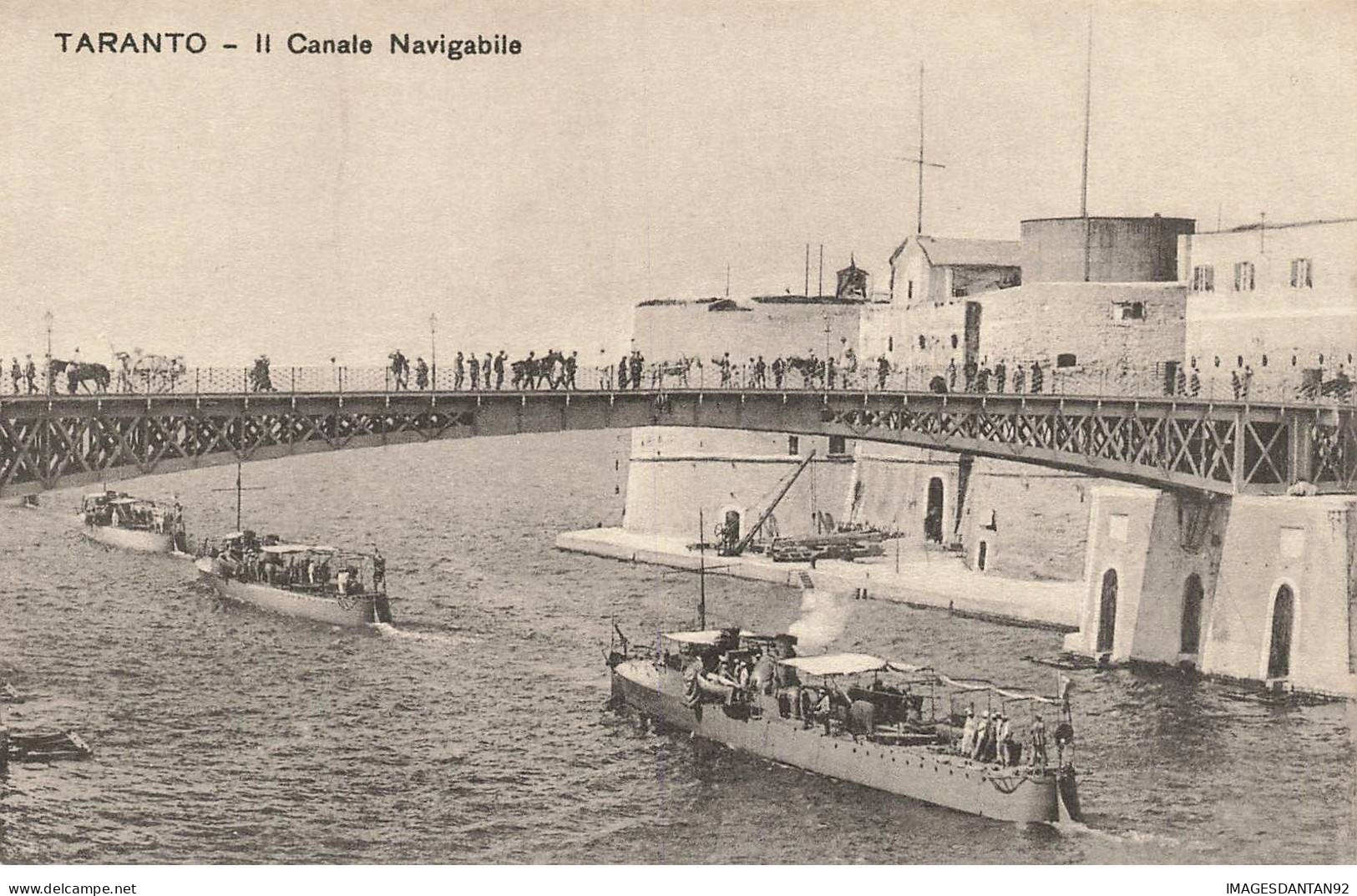 ITALIE #MK42119 TARANTO II CANALE NAVIGABILE BATEAUX - Taranto