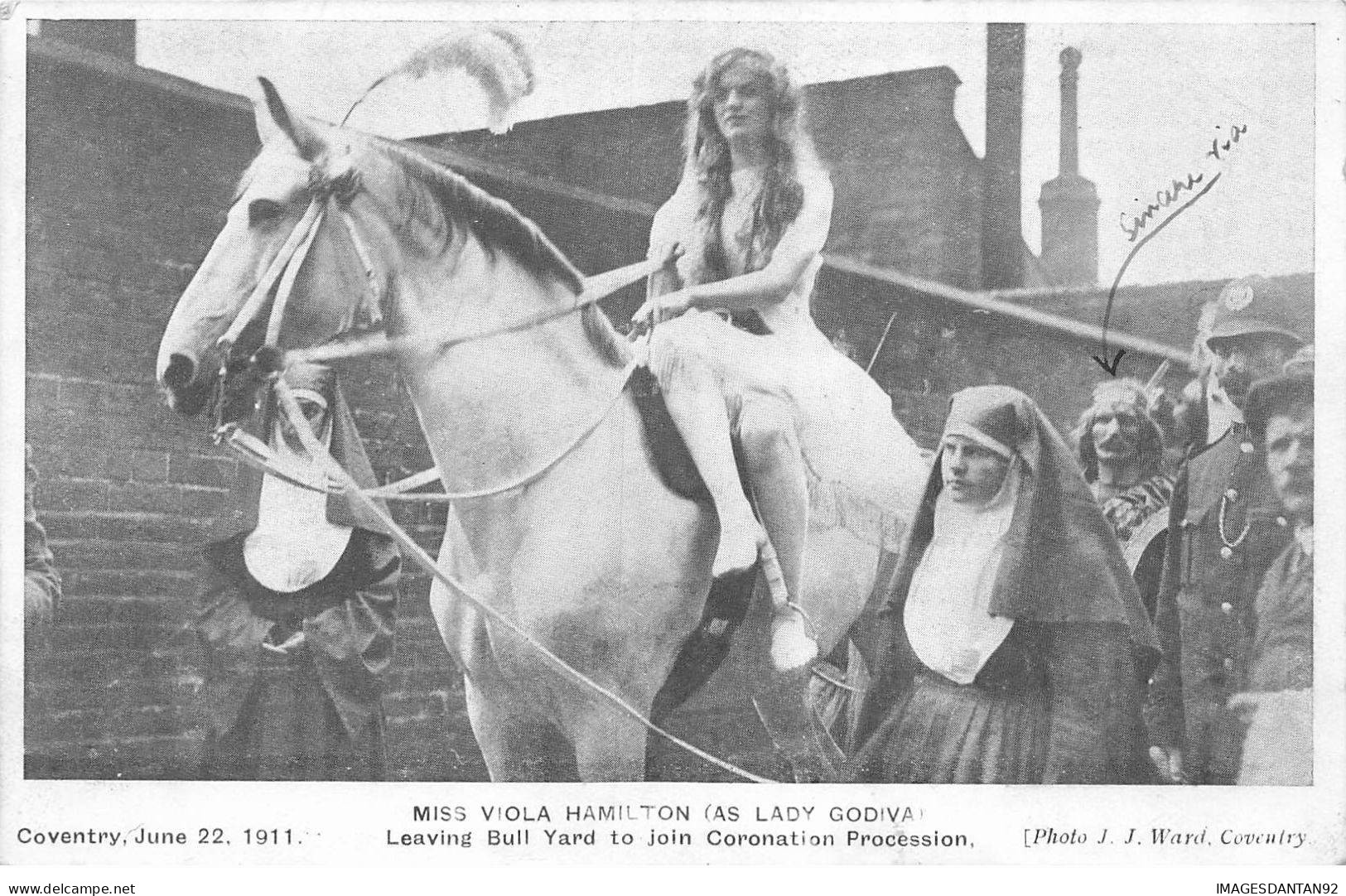 ANGLETERRE #MK43975 COVENTRY MISS VIOLA HAMILTON LEAVING BULL YARD TO JOIN CORONATION PROCESSION JUNE 22 1911 - Coventry
