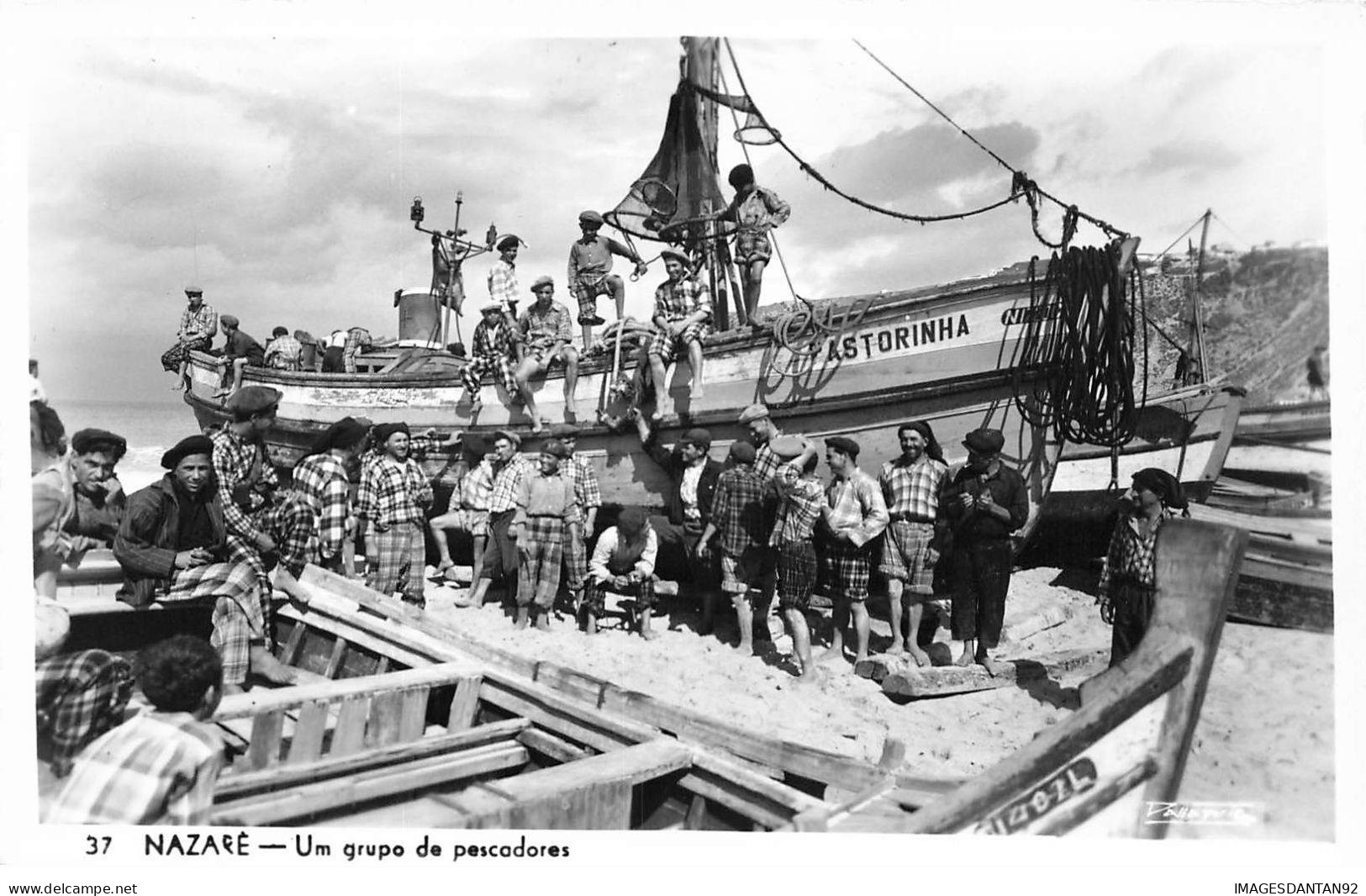 PORTUGAL #MK44640 NAZARE UM GRUPO DE PESCADORES - Leiria