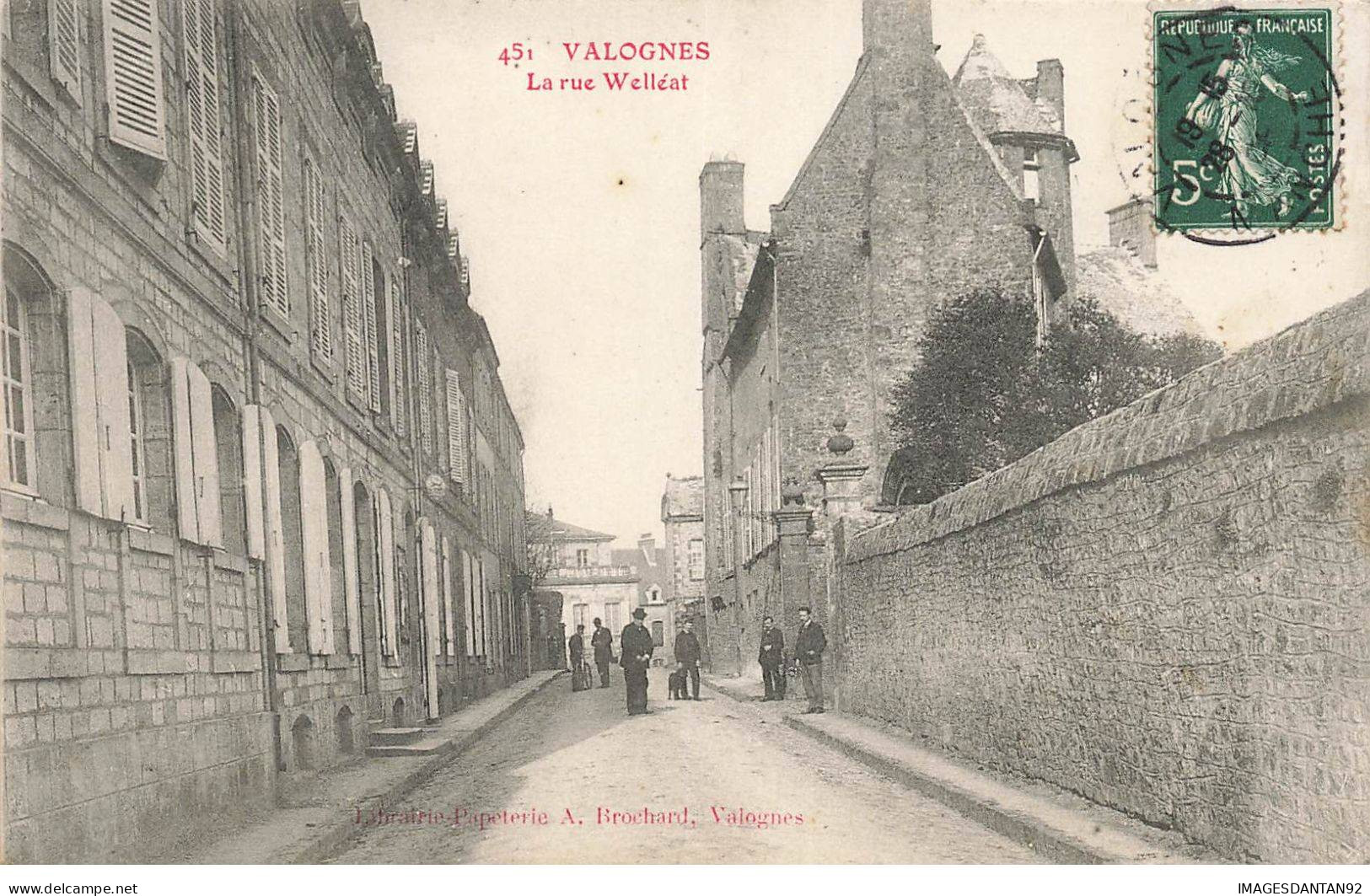 50 VALOGNES #MK46280 LA RUE WELLEAT - Valognes