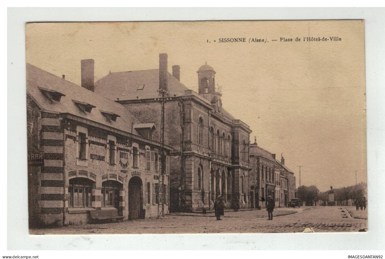 02 SISSONNE PLACE DE L HOTEL DE VILLE - Sissonne