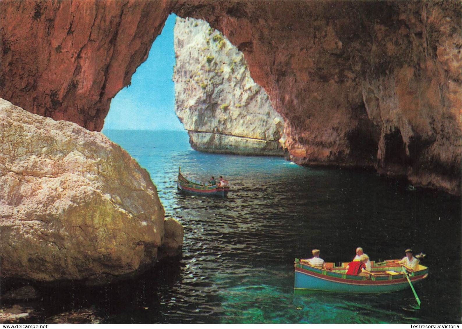 MALTE - A Short Boat Ride From Wied Iz-Zurrieg Is The Fabulous Blue Grotto And Adjoining - Carte Postale - Malte