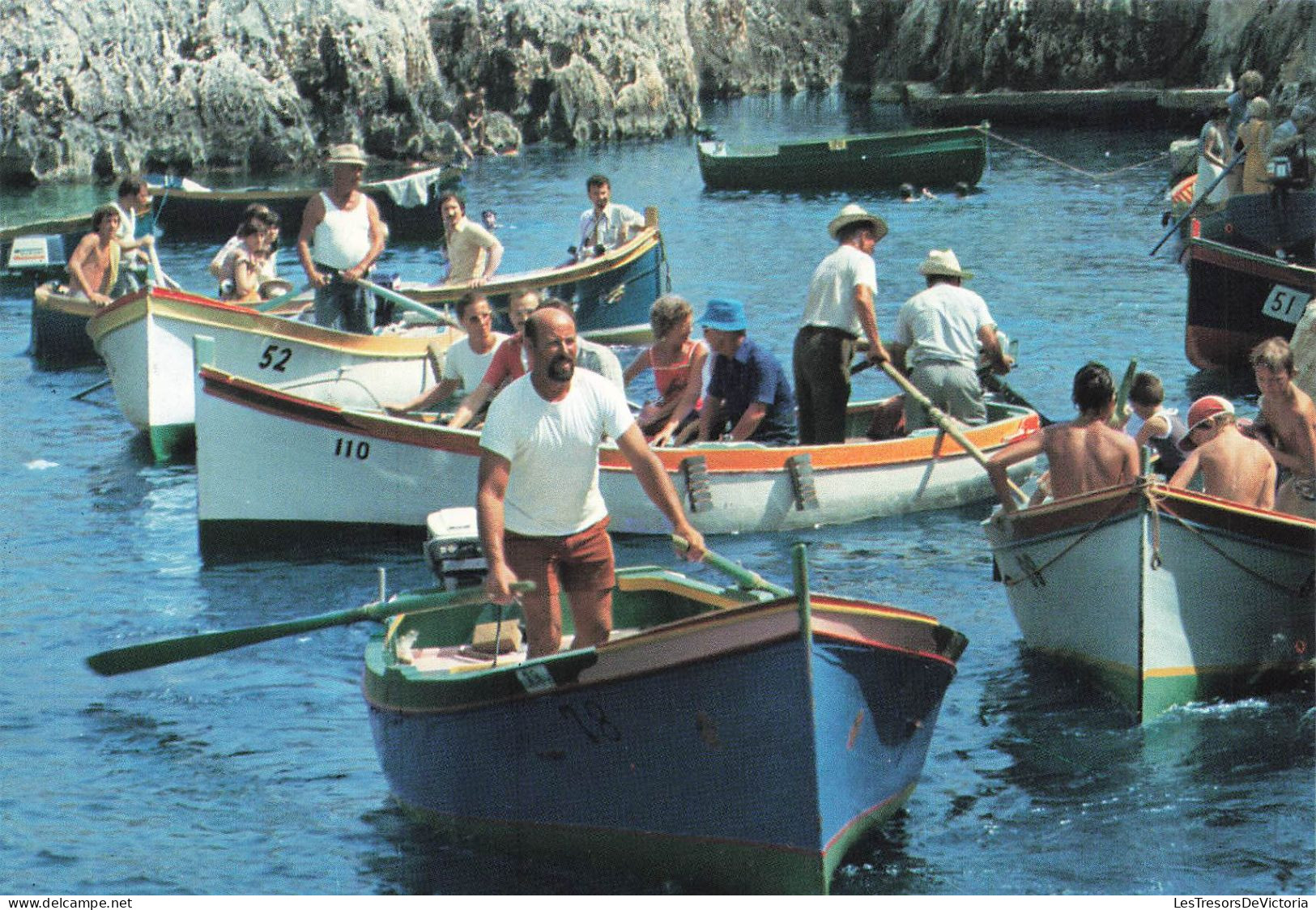 MALTE - Passenger Boats - Wied Iz-Zurrieq - Malta - Animé - Barques - Carte Postale - Malta