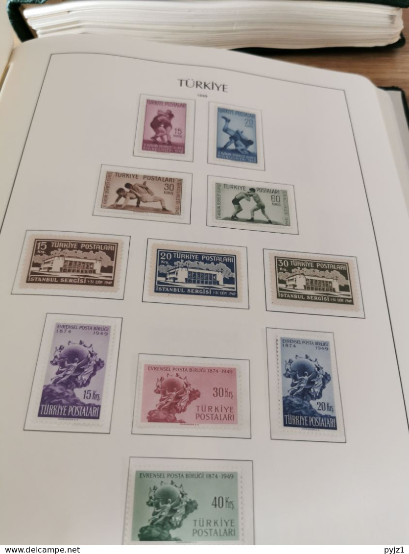 Turkye 1945-1987 MNH/** almost complete in 2 Leuchtturm albums