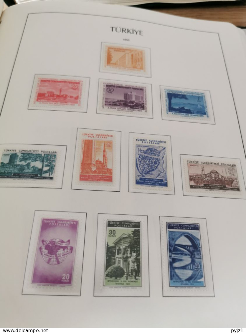 Turkye 1945-1987 MNH/** almost complete in 2 Leuchtturm albums