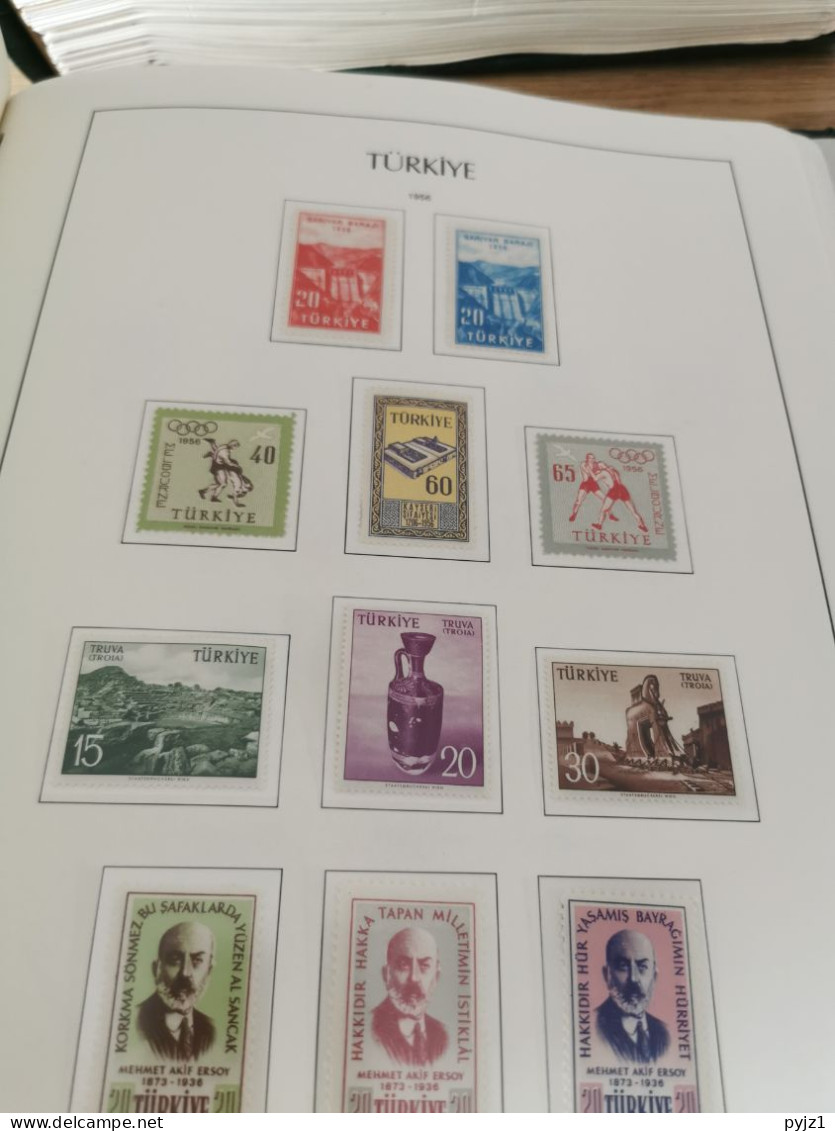 Turkye 1945-1987 MNH/** almost complete in 2 Leuchtturm albums