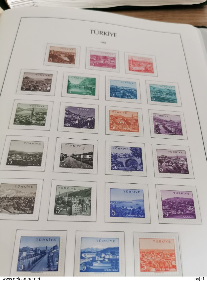 Turkye 1945-1987 MNH/** almost complete in 2 Leuchtturm albums