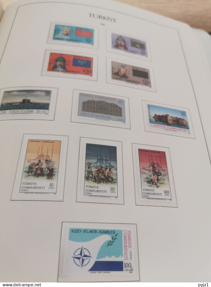 Turkye 1945-1987 MNH/** almost complete in 2 Leuchtturm albums