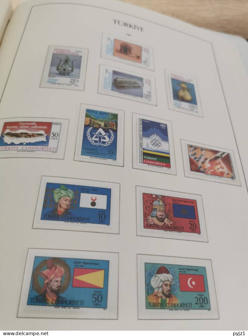 Turkye 1945-1987 MNH/** almost complete in 2 Leuchtturm albums