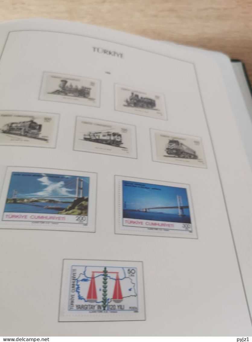 Turkye 1945-1987 MNH/** almost complete in 2 Leuchtturm albums