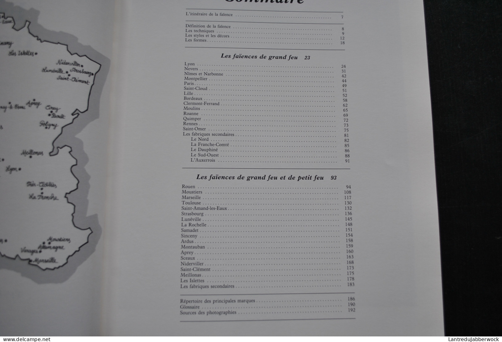 DAUGUET Faïences Françaises 1988 Marques Cachet Rouen Marseille Strasbourg Lille Sceaux Roanne Bordeaux Moustiers Nevers - Andere & Zonder Classificatie