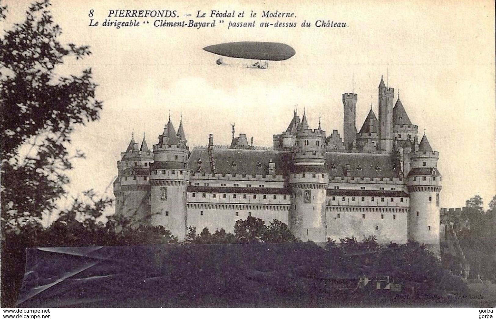 *CPA - 60 - PIERREFONDS - Le Dirigeable " Clément Bayard" Passant Au Dessus Du Château - Pierrefonds