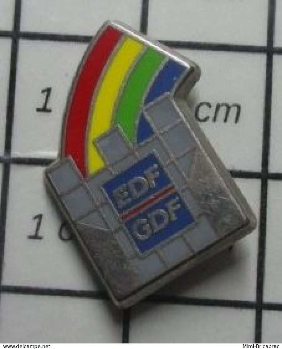 211a Pin's Pins / Beau Et Rare : EDF GDF / ARC EN CIEL 4 COULEURS ET CRENEAUX - EDF GDF