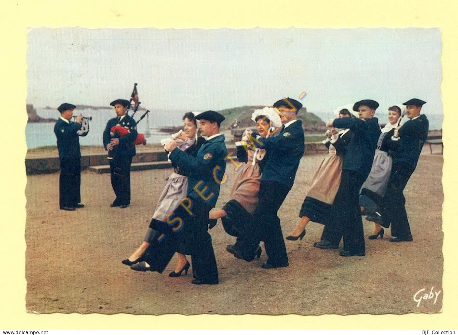 35. SAINT-MALO - Groupe Folklorique "QUIC EN GROIGNE" Danseurs De "GUIBRA" Sur Les Remparts – (animée) CPSM - Saint Malo