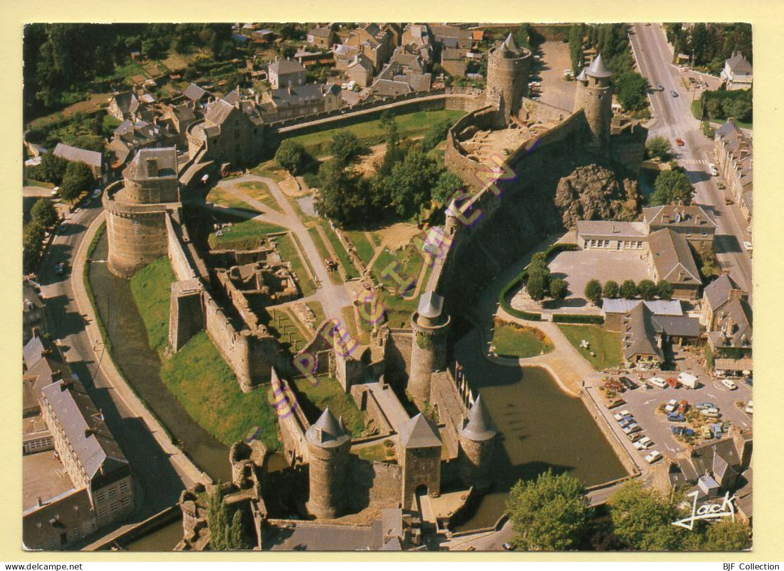 35. FOUGERES – Citadelle Du Duché De Bretagne – Vue Aérienne (voir Scan Recto/verso) - Fougeres