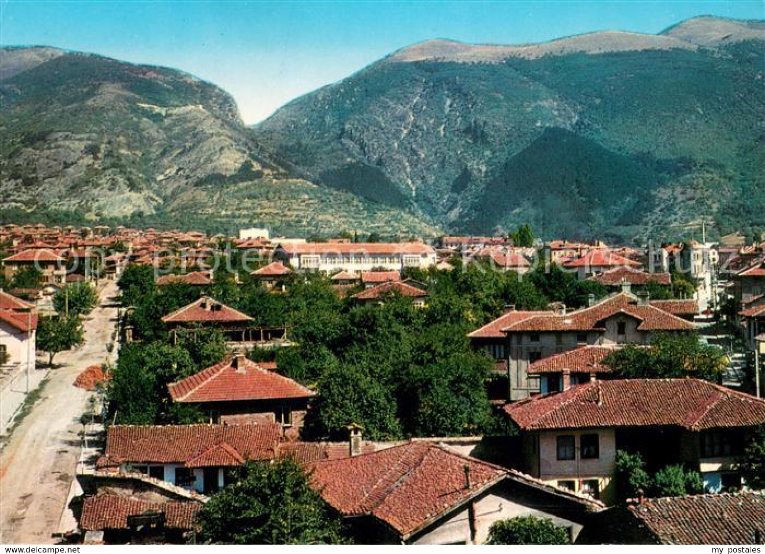 73637302 Karlovo Bulgaria Stadtpanorama Berge  - Bulgarien