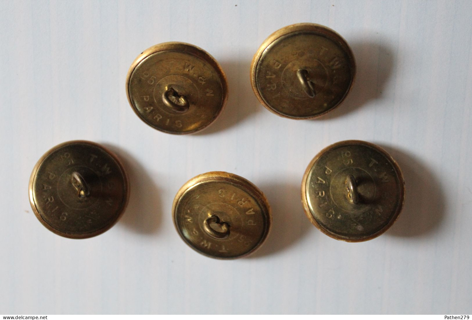 Lot De 5 Anciens Boutons Militaires Dorés 25mm T.W. & W. Du Service De Santé - Botones