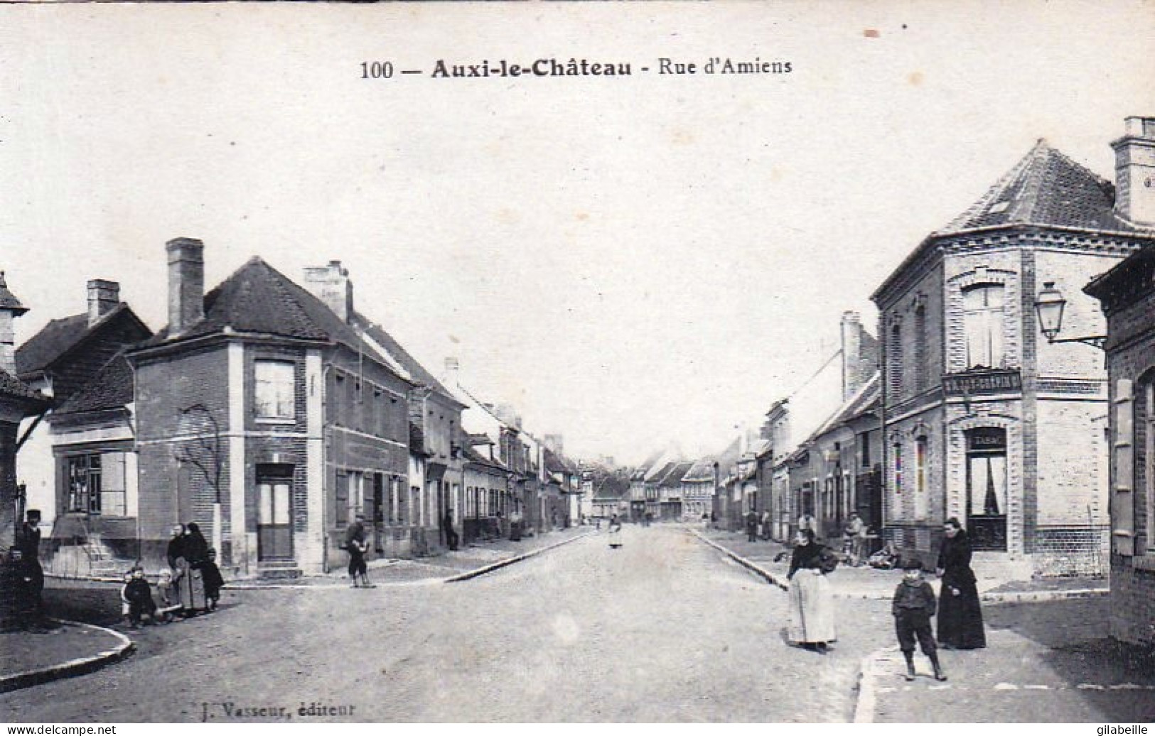 62 - Pas De Calais - AUXI Le CHATEAU - Rue D Amiens - Tabac - Auxi Le Chateau