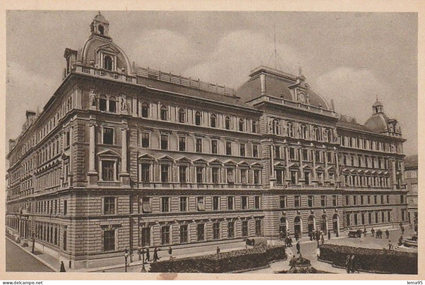 TRIESTE DETTAGLI PALAZZO DELLE POSTE FORMATO PICCOLO NON VIAGGIATA - Trieste