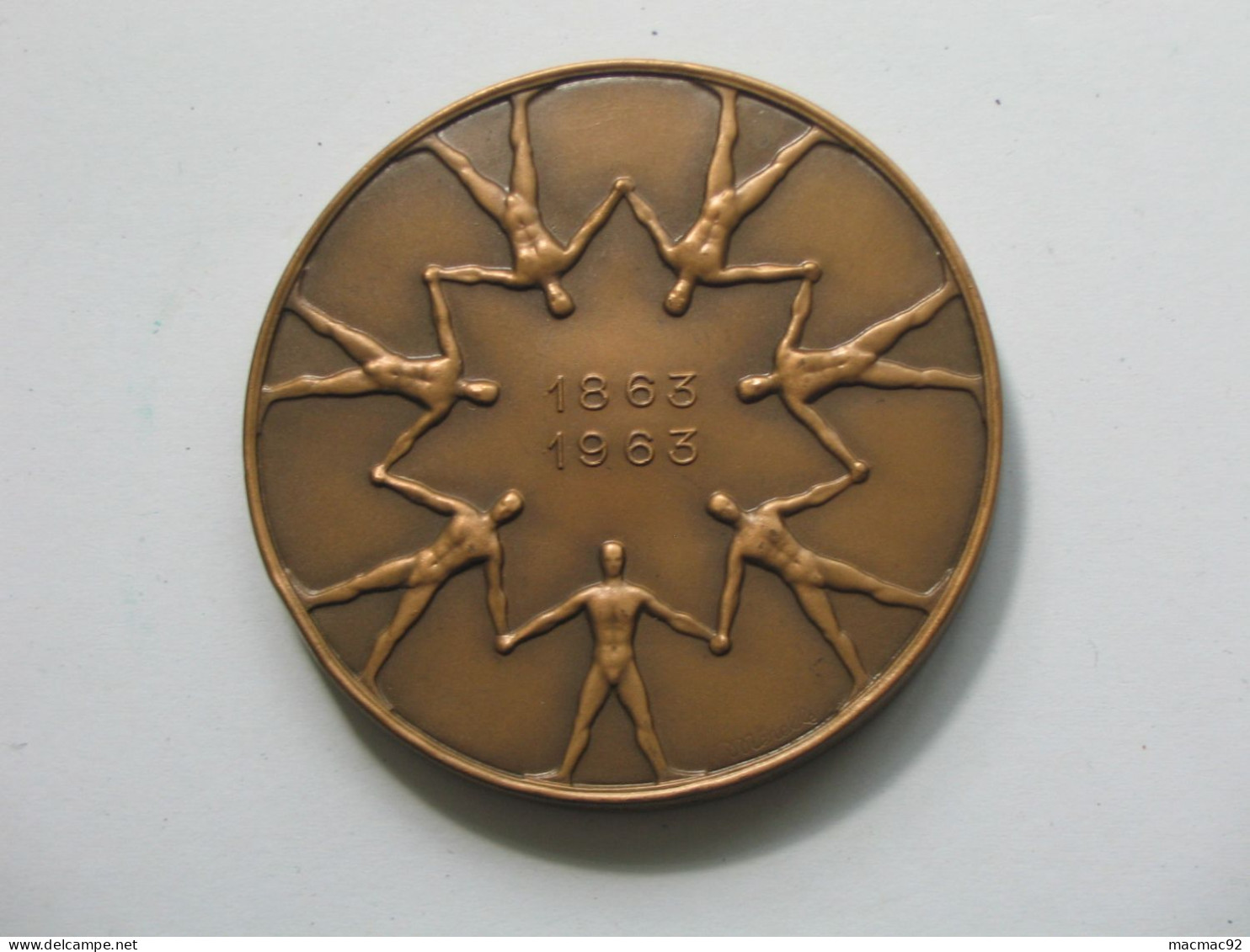 Médaille Centenaire De La Croix Rouge Francaise 1863-1962    **** EN ACHAT IMMEDIAT **** - Professionals/Firms