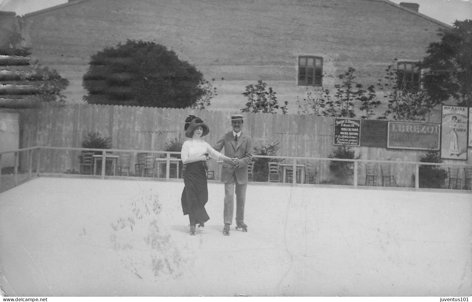 CPA Romania-Bucuresti-Couple En Patins à Roulettes-Julietta-TRES RARE-Timbre       L2888 - Roemenië