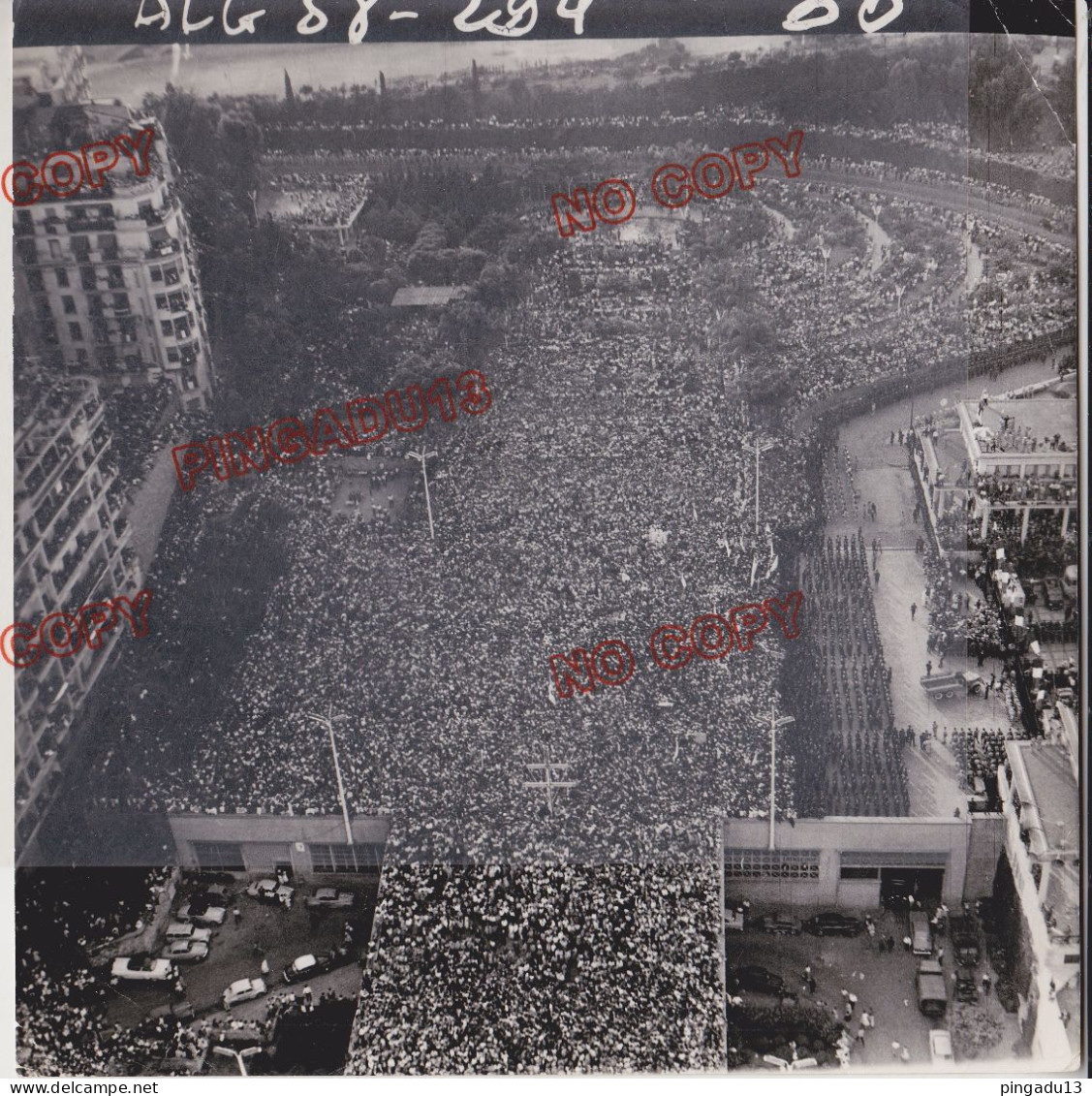 Guerre D'Algérie Alger 3 Juin 1958 Vue Aérienne D'Hélicoptère Rassemblement - Krieg, Militär