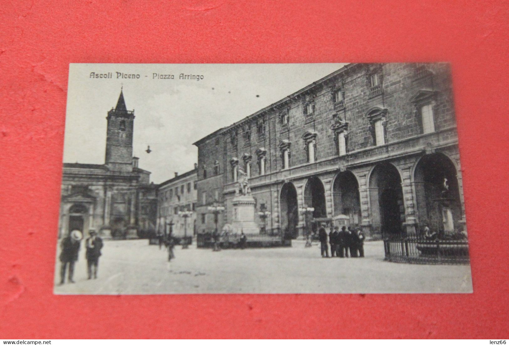 Ascoli Piceno Piazza Arringo Animata NV - Ascoli Piceno