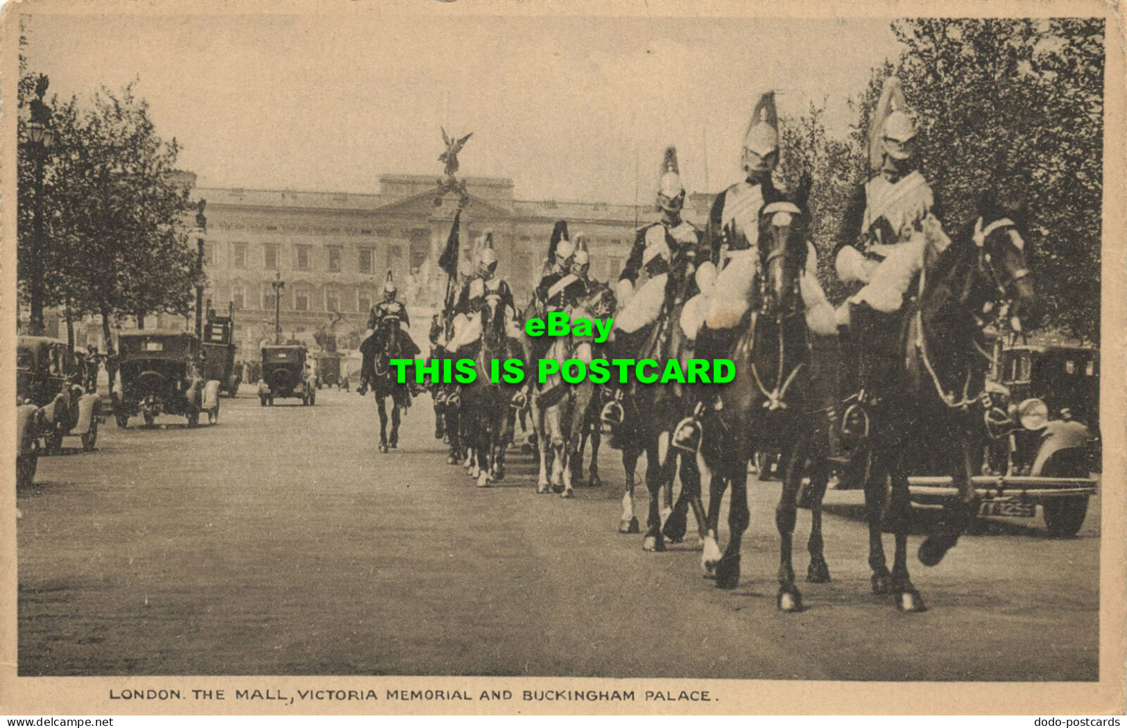 R588402 London. Mall. Victoria Memorial And Buckingham Palace. 1934 - Otros & Sin Clasificación